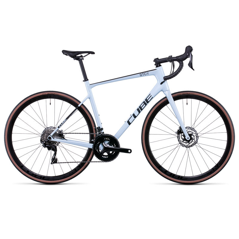 Bicicleta de ruta CUBE Attain GTC Race Frostwhite'n'Carbon 2022 / Cuadro de Carbono / Transmisión 2x11 velocidades